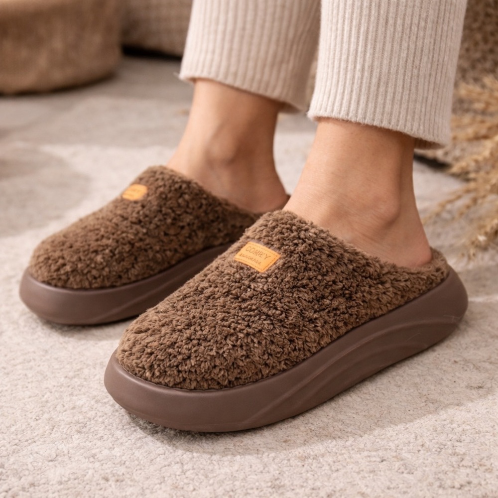 Ultra Soft Women’s Plush House Slippers – Cozy Brown
